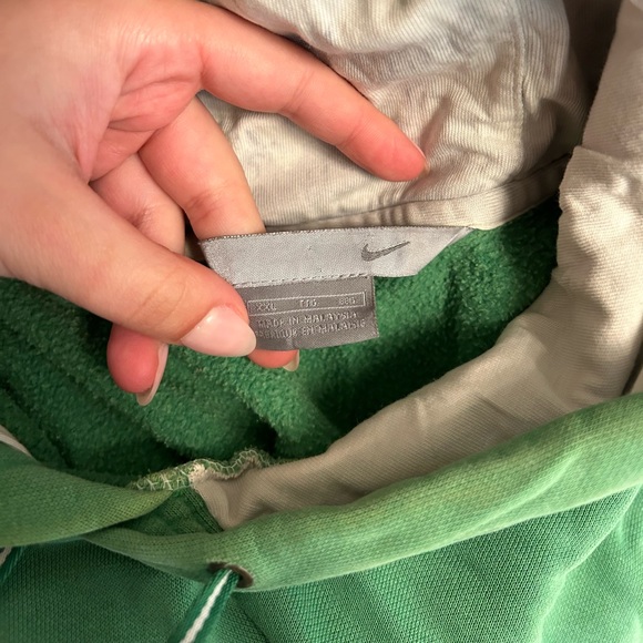 Vintage Green Nike Hoodie - Picture 4 of 4